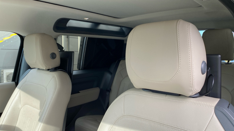 Land Rover Defender 3.0 D250 SE 90 3dr Auto Diesel Estate